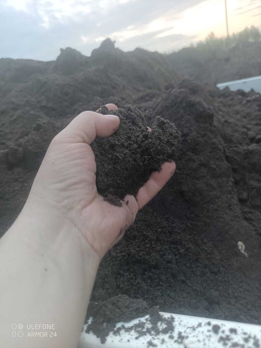 Ziemia ogrodowa z domieszką torfu, czarnoziem ,  z przesiewacza