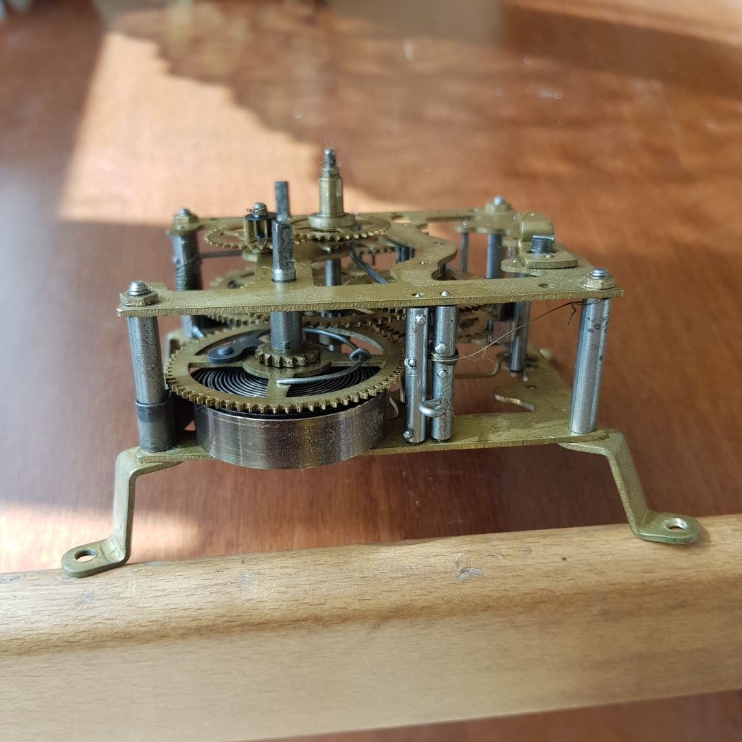 Zegar Hau mechanizm zobacz