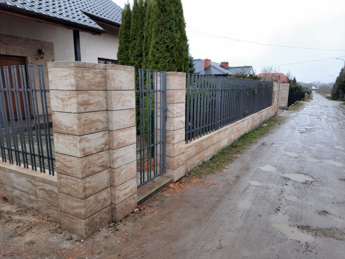 Montaz ogrodzenia: panele, betonowe, siatka
