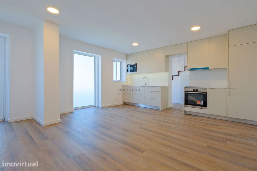 Moradia T2 totalmente remodelada na Estrada da Circunvalação, Porto