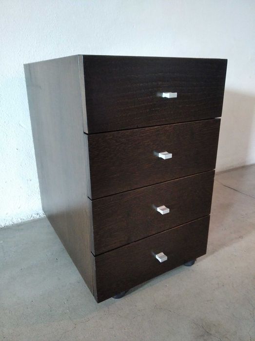 Bloco de 4 gavetas em madeira com rodas