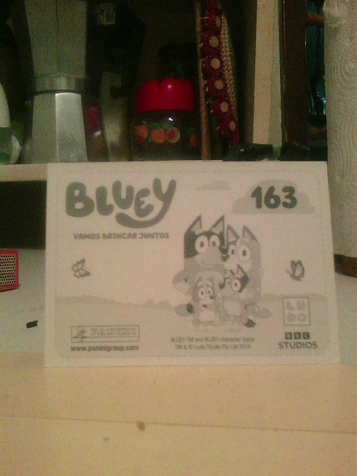 cromo prateado bluey vamos  brincar juntos panini 163