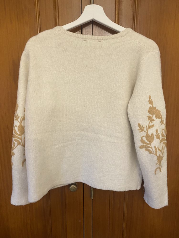 Cardigan bege bordado