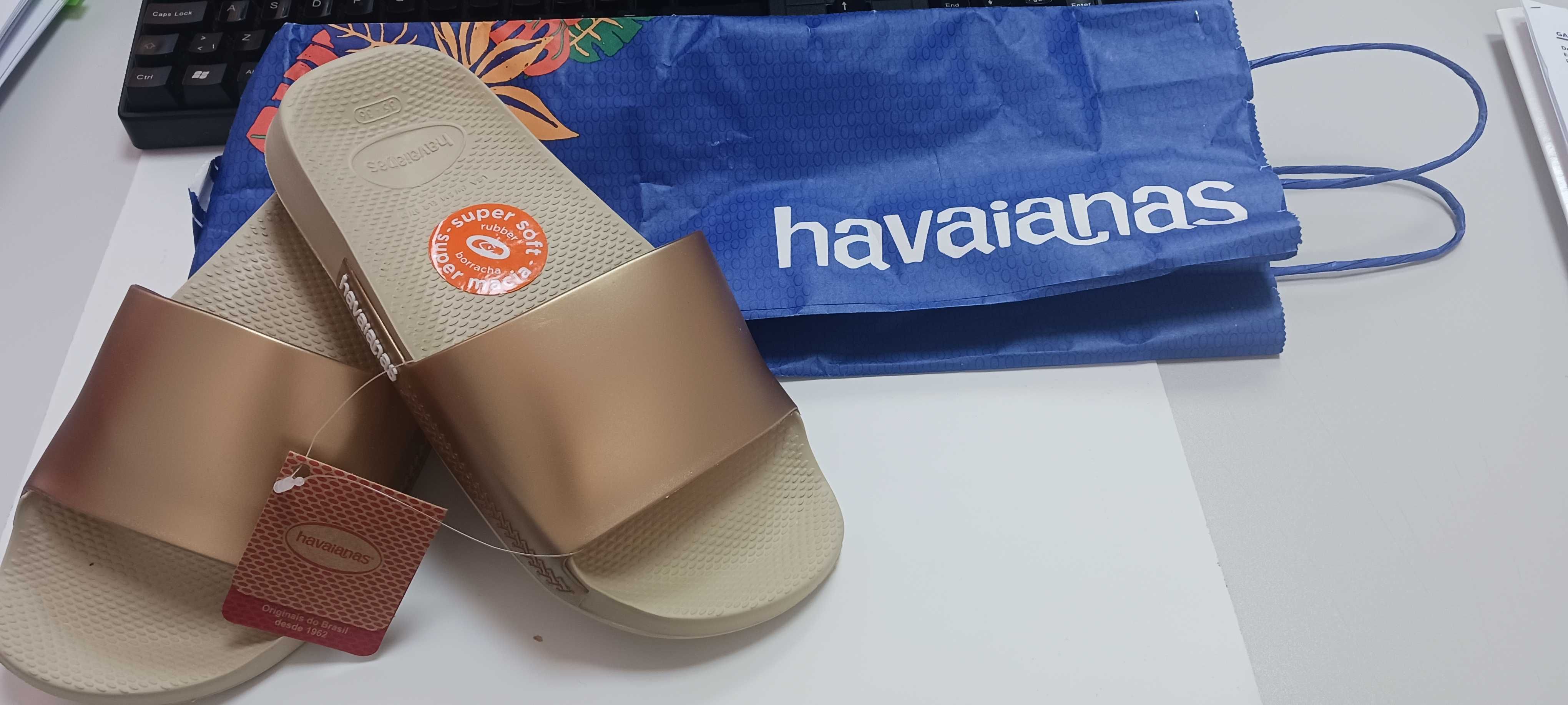 Havaianas chinelos douradas