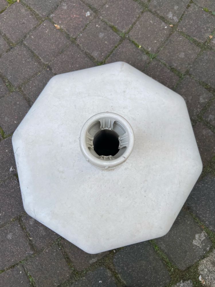 Betonowy stojak na parasol Ikea