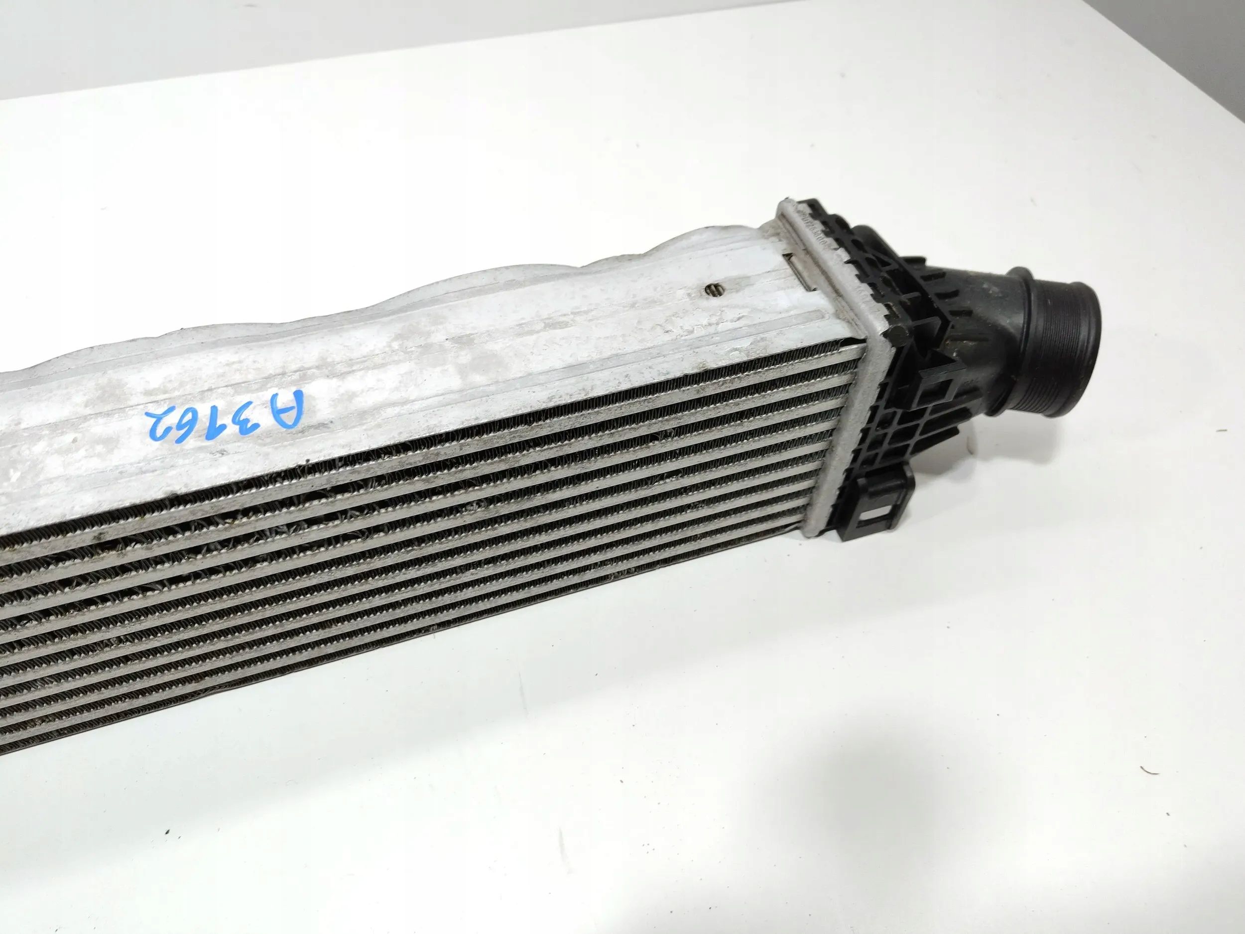 Audi A4 B9 intercooler chłodnica oryginał cała