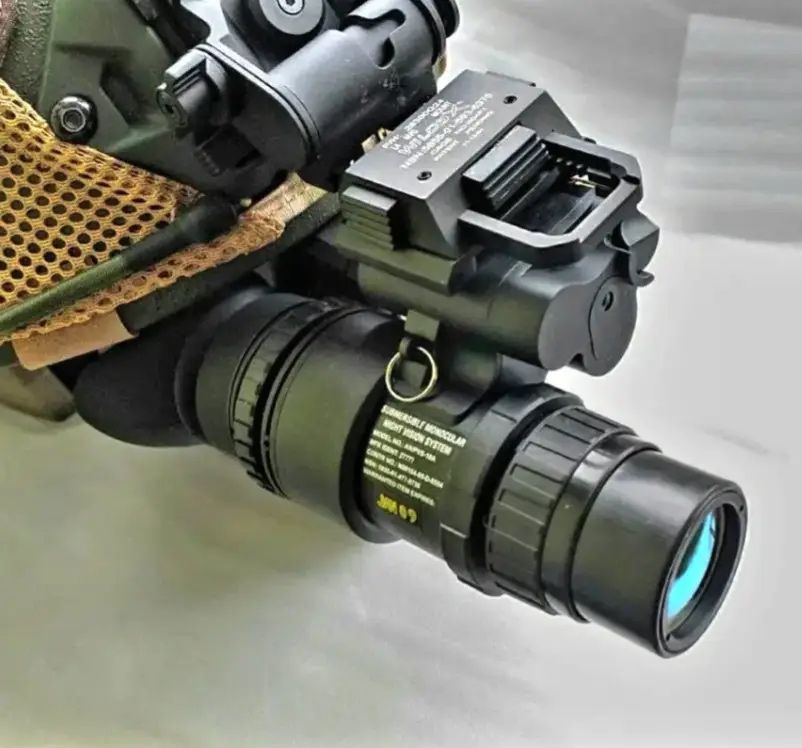 Прилад нічного бачення Vector Optics NVG-10 з кріпленням на шолом