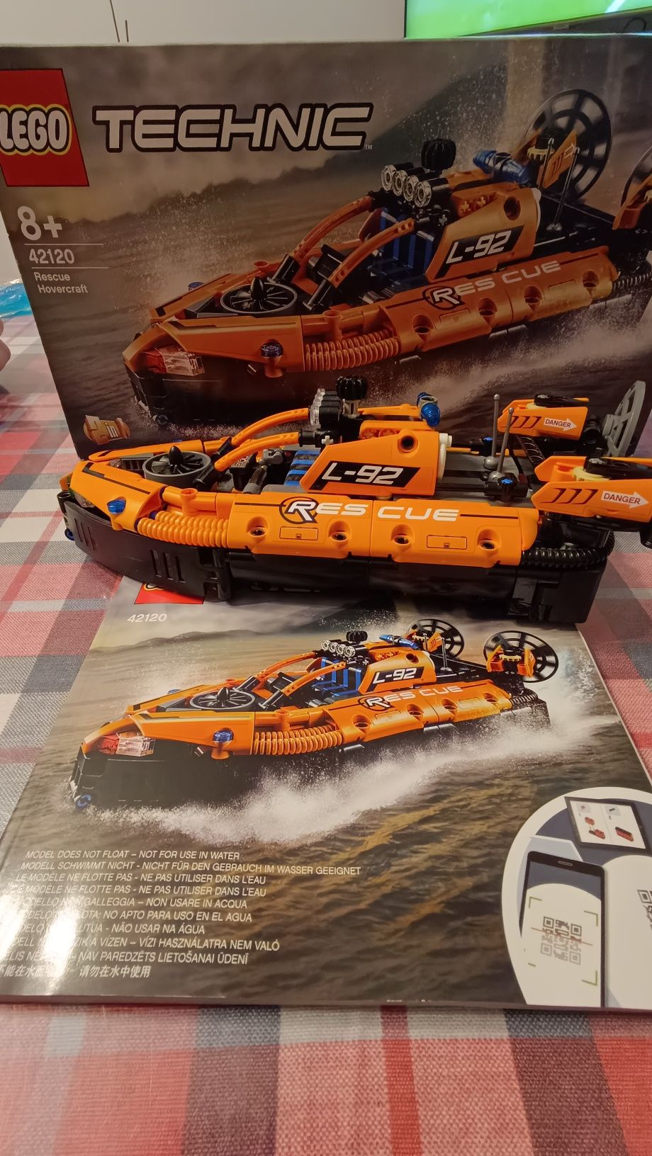 LEGO Technic 42120 rescue hovercraft