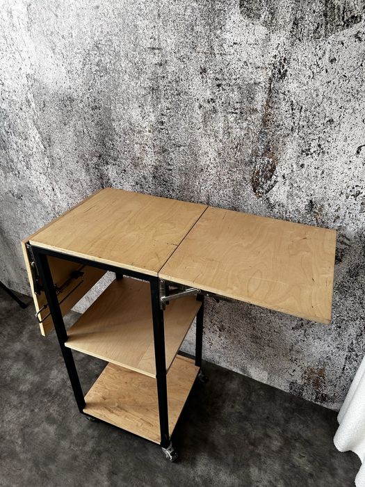 Mebel do skladania odzieży/ wyposażenie sklepu odzieżowego