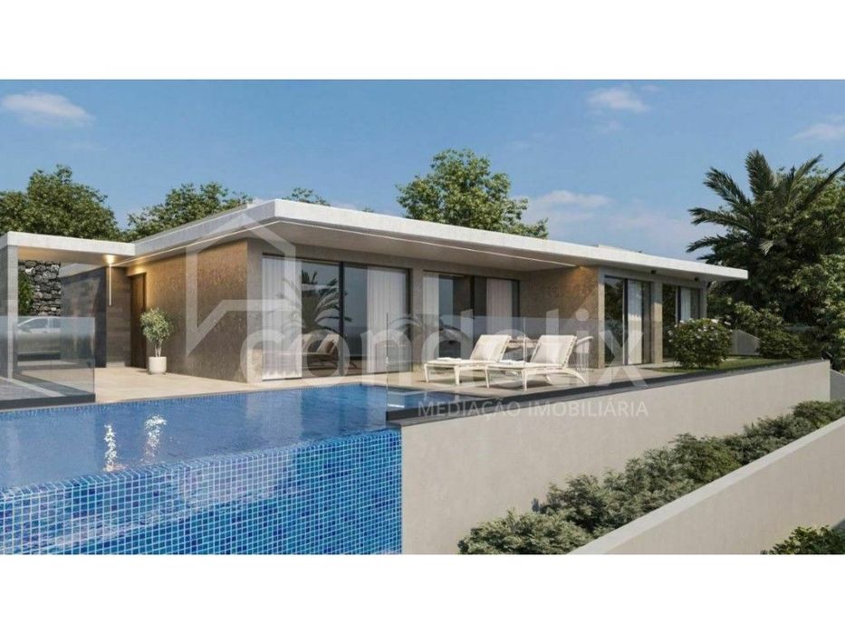 Moradia T3 Térrea com Piscina e Vista Baía