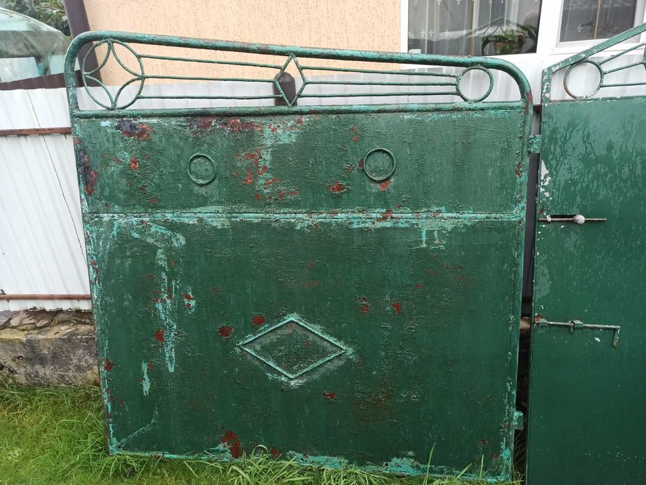 Брама металева з фірткою