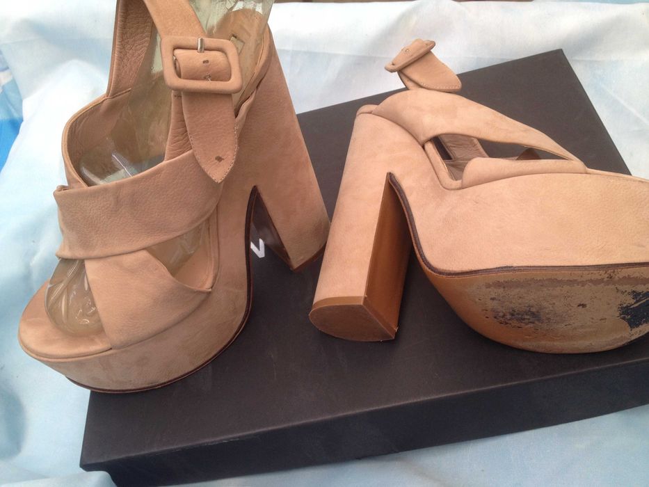 Босоножки и сапоги женские