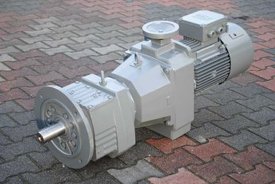 Motoreduktor kołnierzowy 7.5kw z regulacją 21-84obr./min.. z hamulcem.