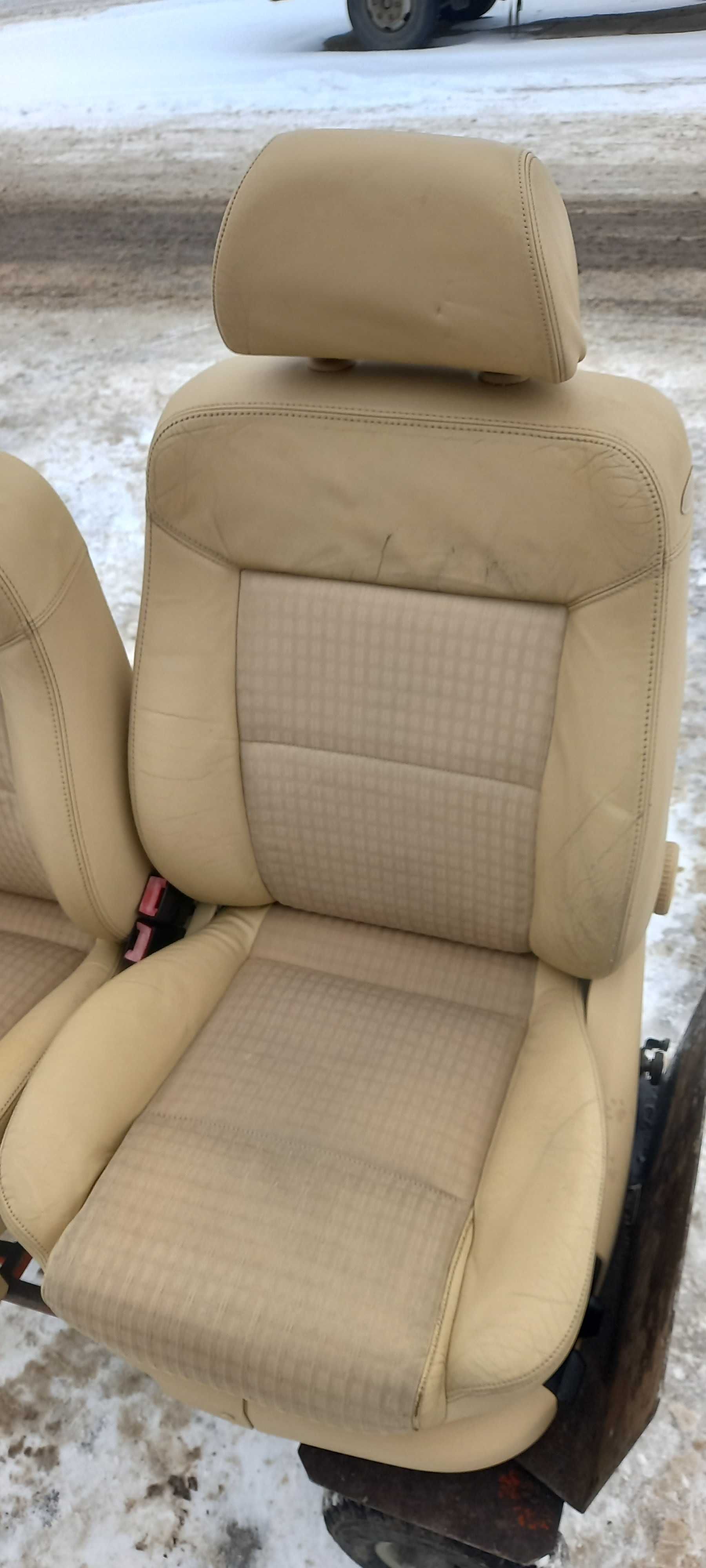 Fotele kanapa Volkswagen Passat B5 Kombi półskóry grzane kpl
