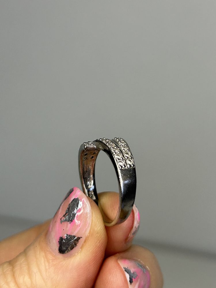 Piękny srebrny pierścionek 3g 925 próba