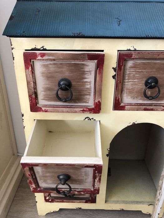 Movel em forma de casa em metal para sala /escritorio/ quarto