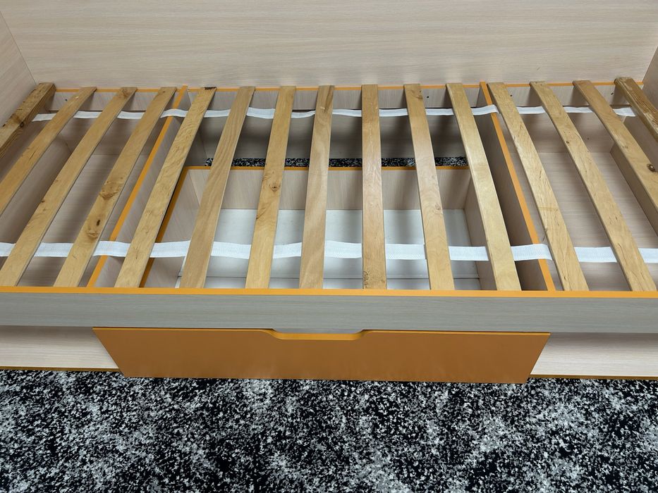 Ліжко з матрацом