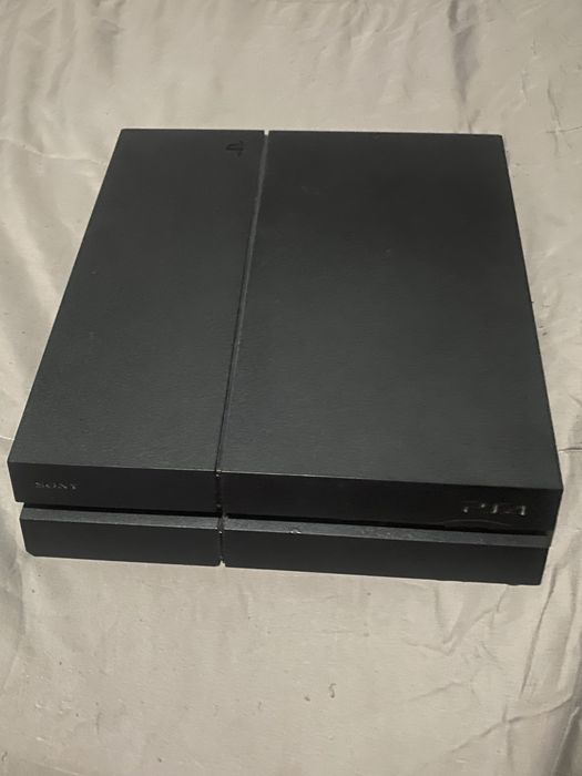 Ps4 usada + 1 comando + 3 jogos