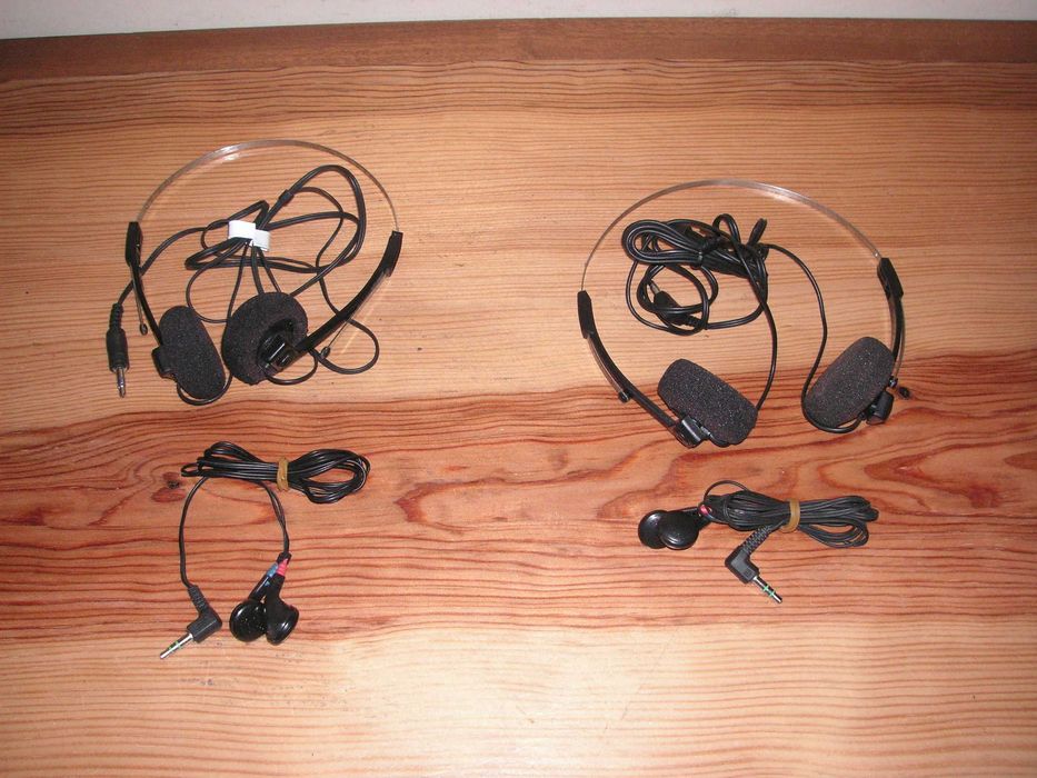 Pequeno Rádio Portátil com Auriculares e Auscultadores