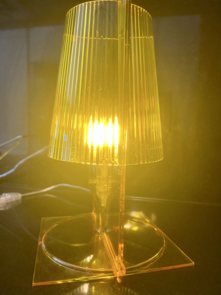 Candeeiro de mesa amarelo Kartell Take