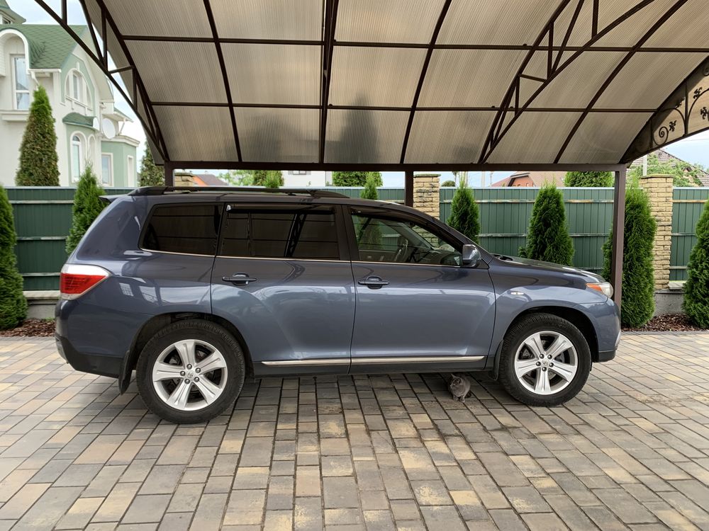 Продам офіційну Toyota Highlander 2011 3,5