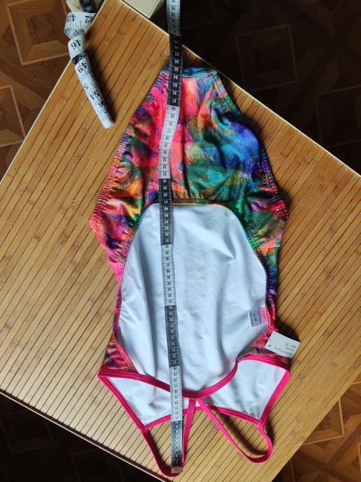 Продам купальник arena