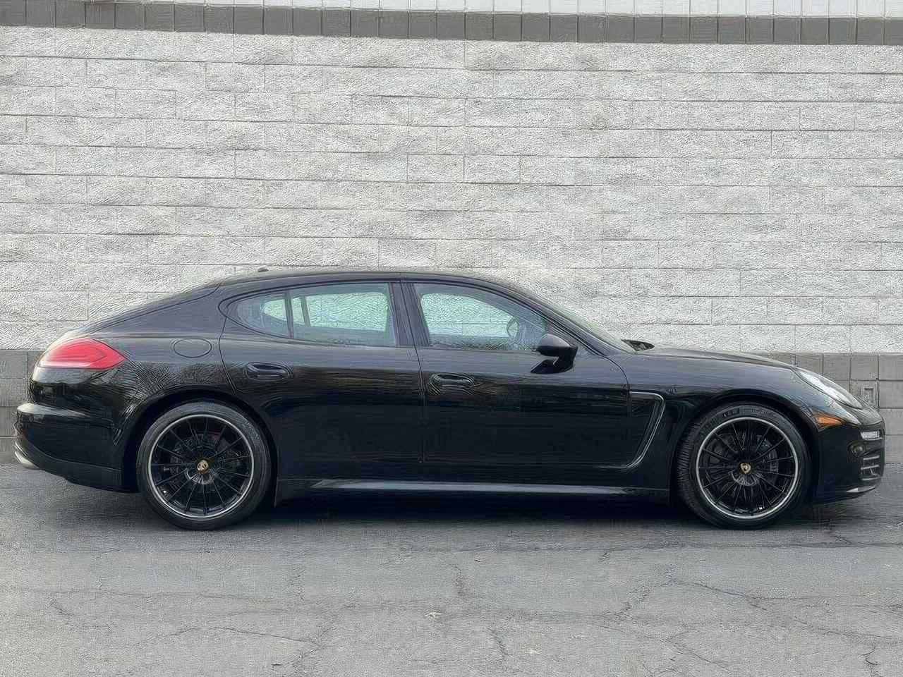 2016 Porsche Panamera