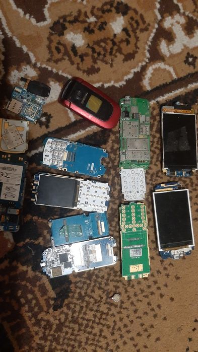 Старі телефони і батареї