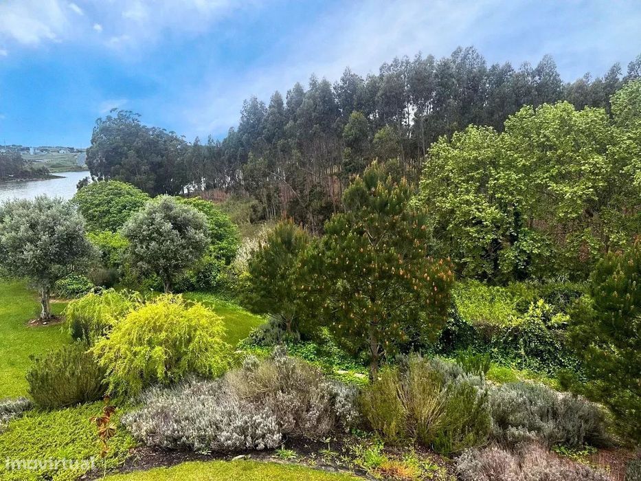 Propriedade Luxuosa com 7 quartos à beira do lago