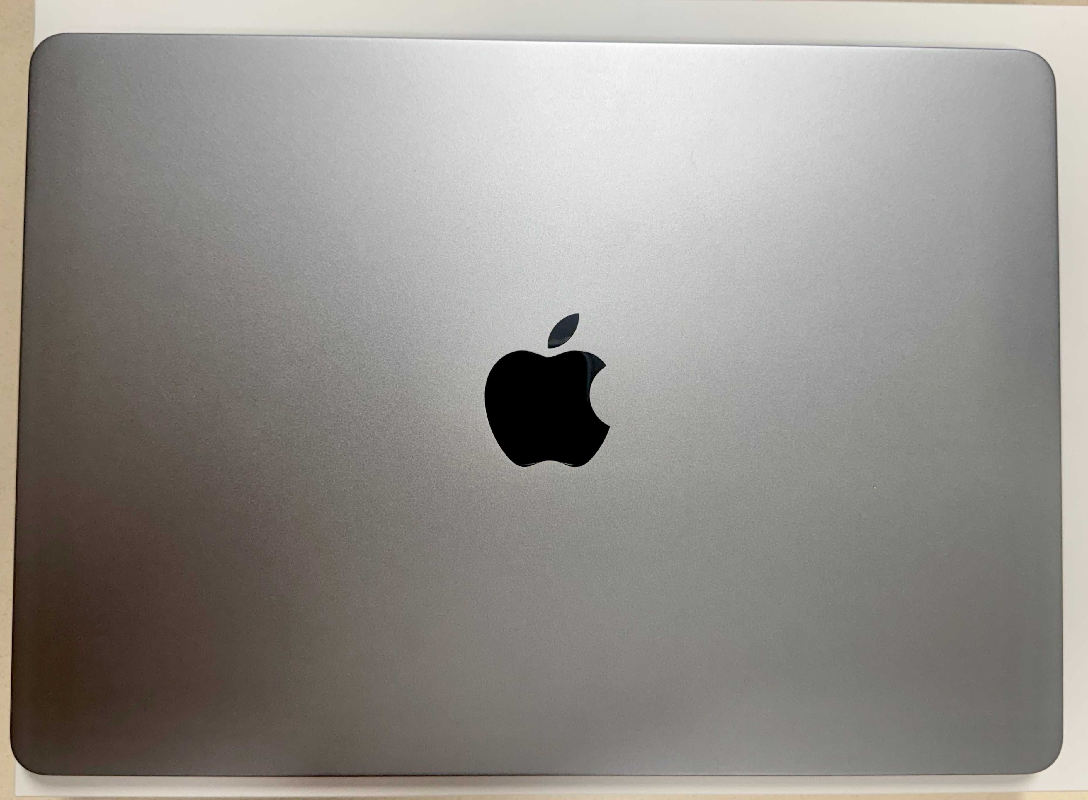 MacBook AIR M2, 2023, com 8GB de RAM e 512GB SSD como Novo!