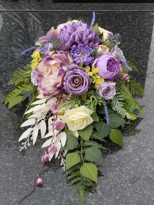 Stroik na grób cmentarz pomnik kompozycja wiązanka sztuczne chryzantem