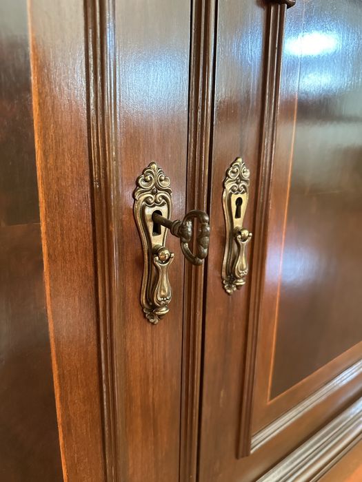 Móvel Aparador em Nogueira