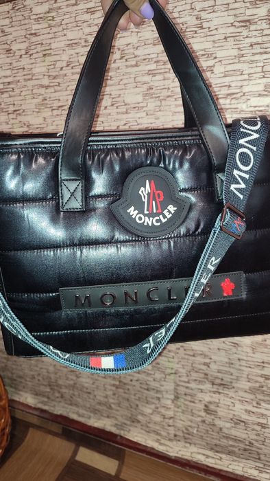 Продам сумку MONCLER