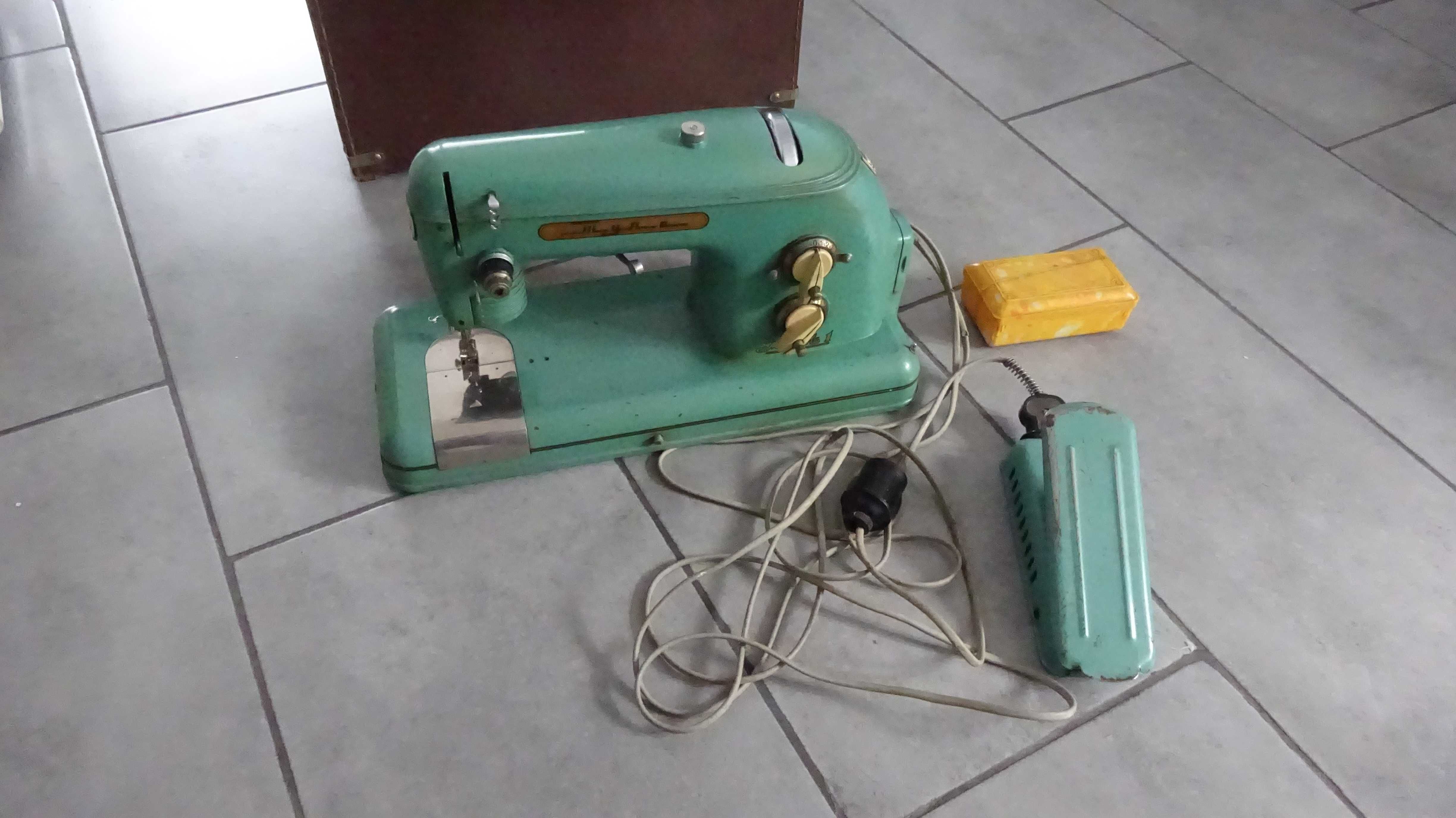 Elektryczna, walizkowa radziecka maszyna do szycia TUŁA Model  1