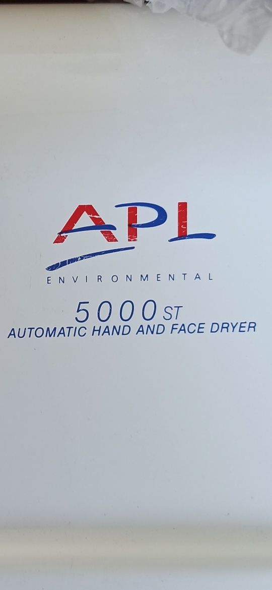 Automaryczna suszarka do rąk i twarzy APL Series 5000 ST