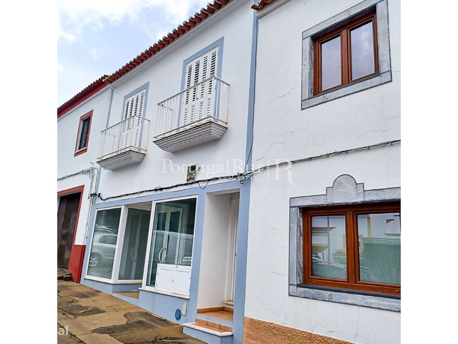 Moradia a estrear, com Loja, a 10 minutos das Praias