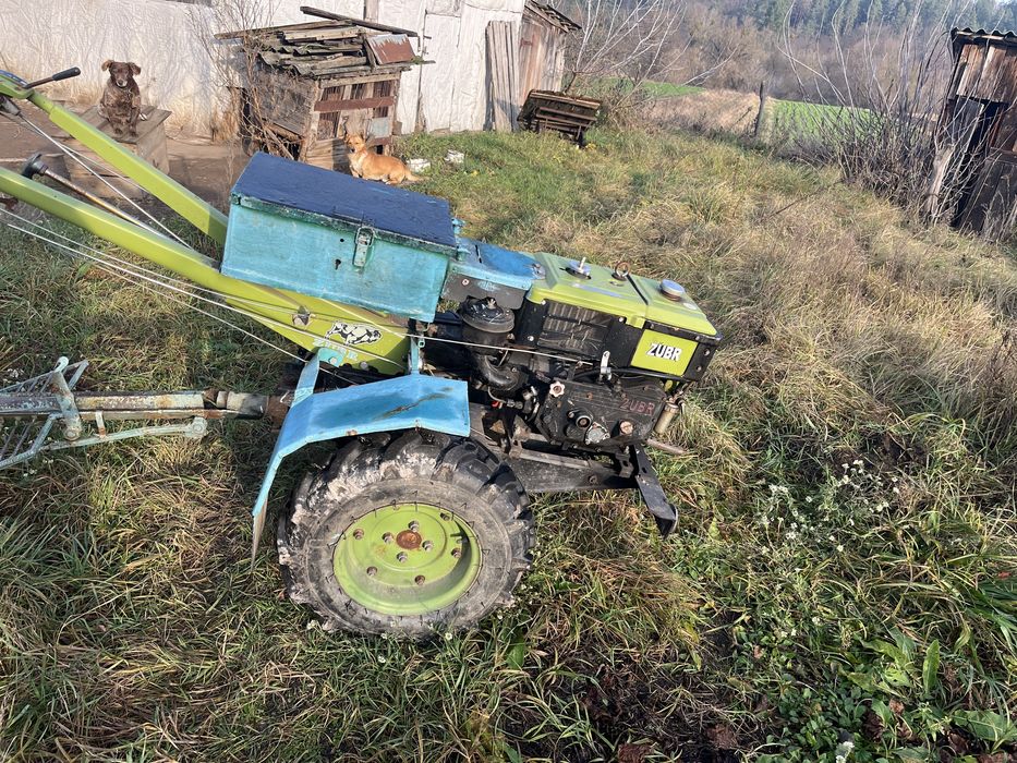 Продам мотоблок , на повному ходу , до нього є багато навісного