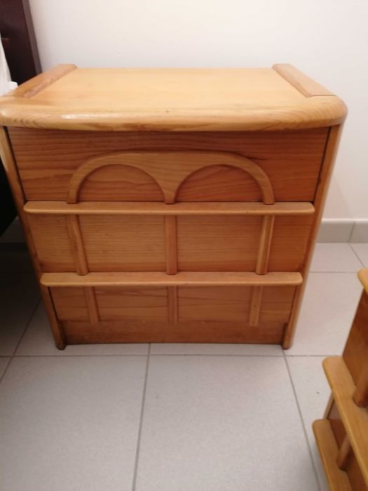 cómoda e 2 mesinhas de cabeceira