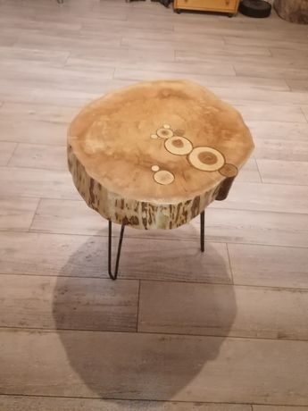 Stolik kawowy. Lite drewno