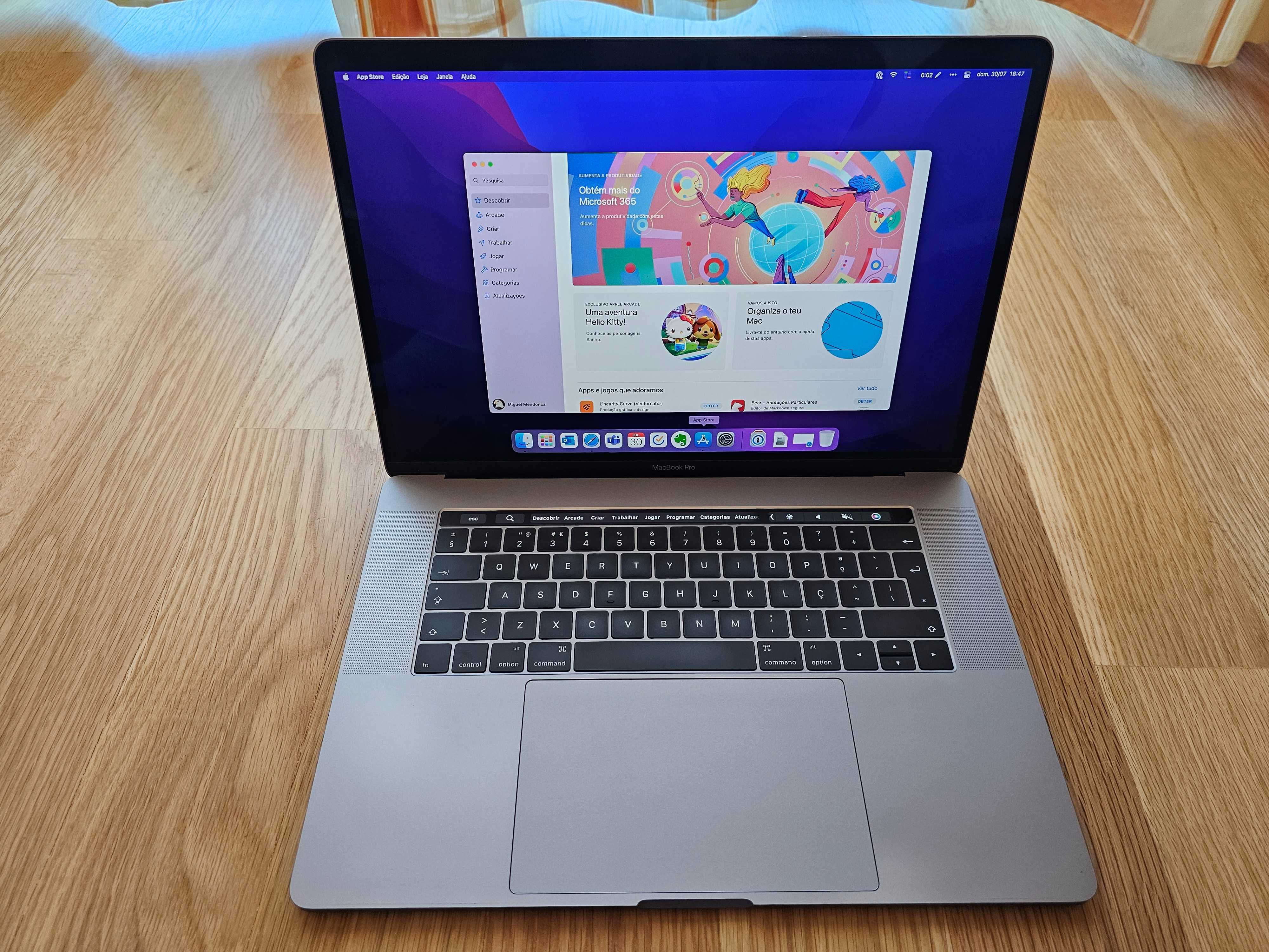 Apple MacBook Pro 15" Touchbar (Intel Core i7 - 16GB RAM - 256GB SSD)