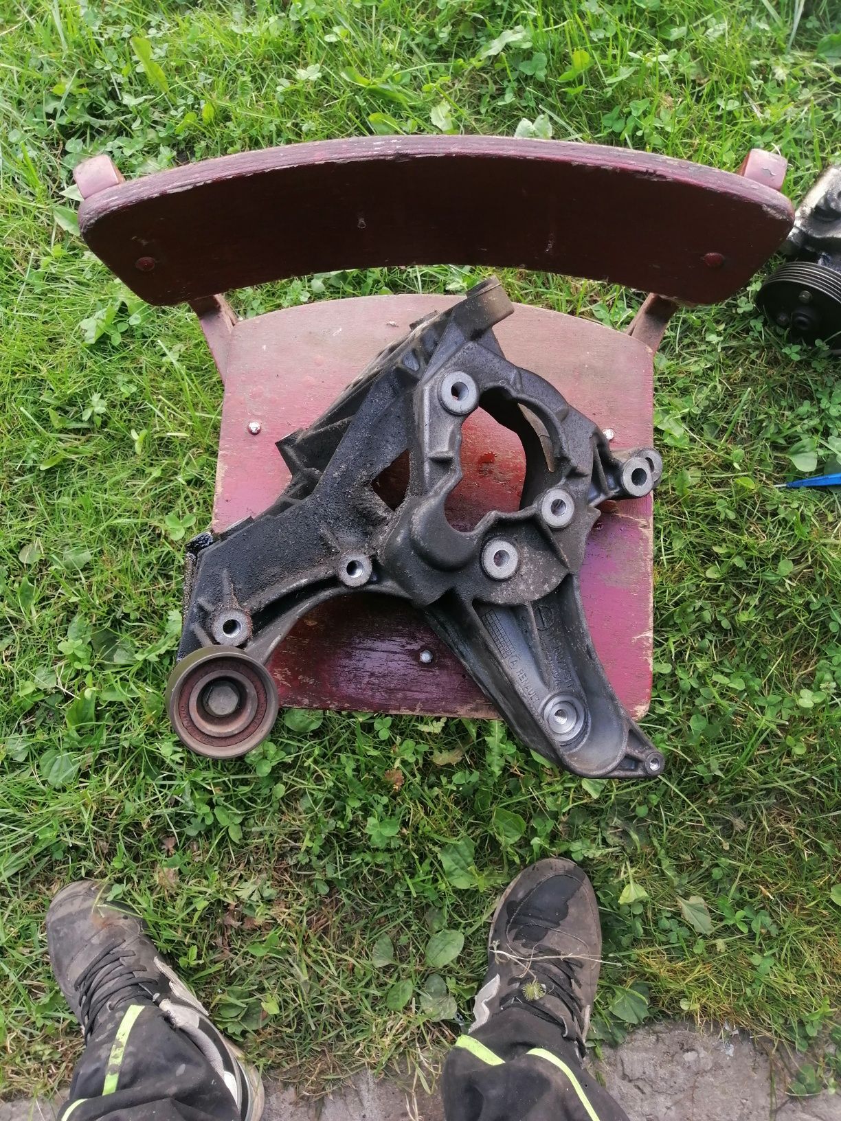 Podstawa alternatora, pompy wspomagania volvo v40 1.9 2000r.