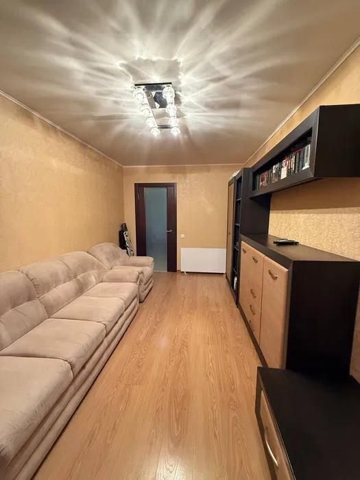 2к.кв. з ремонтом, поруч метро, р-н Одеська