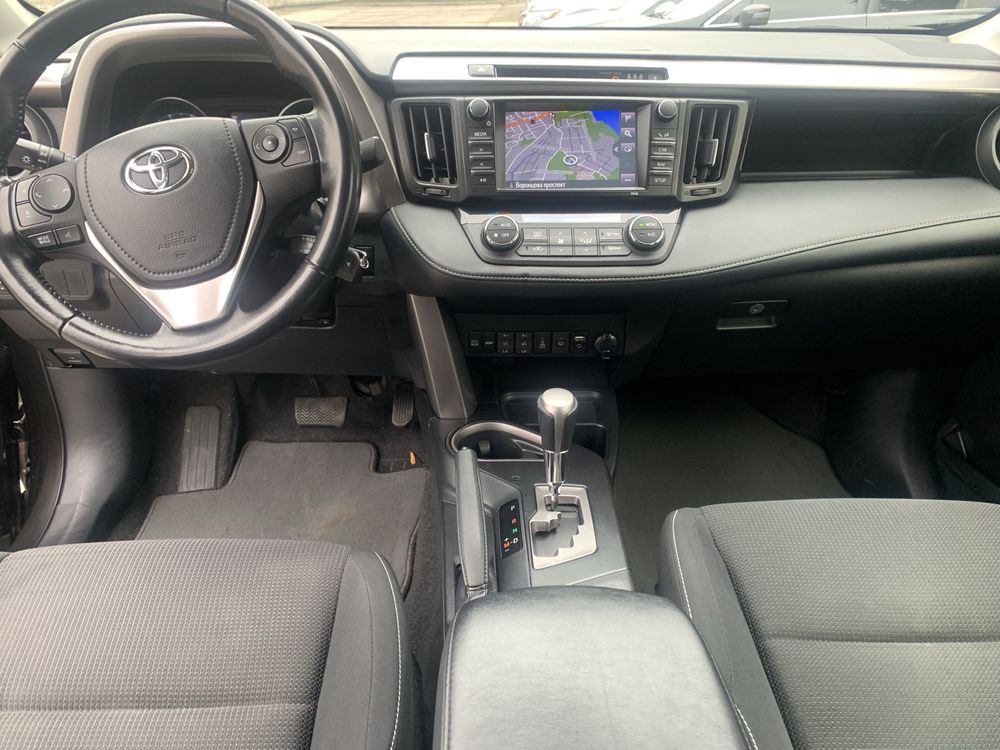 Tayota Rav4 официальная 2016 года