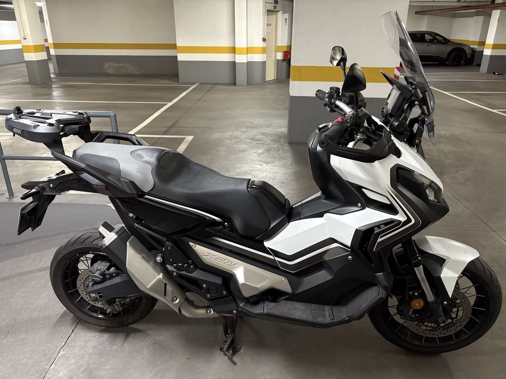 Honda X-ADV 750 como nova
