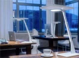 lampa biurkowa Trilux Bicult Led z ładowarką indukcyjną kolor CZARNY