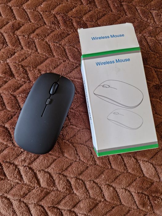 Mała, zgrabna myszka bezprzewodowa