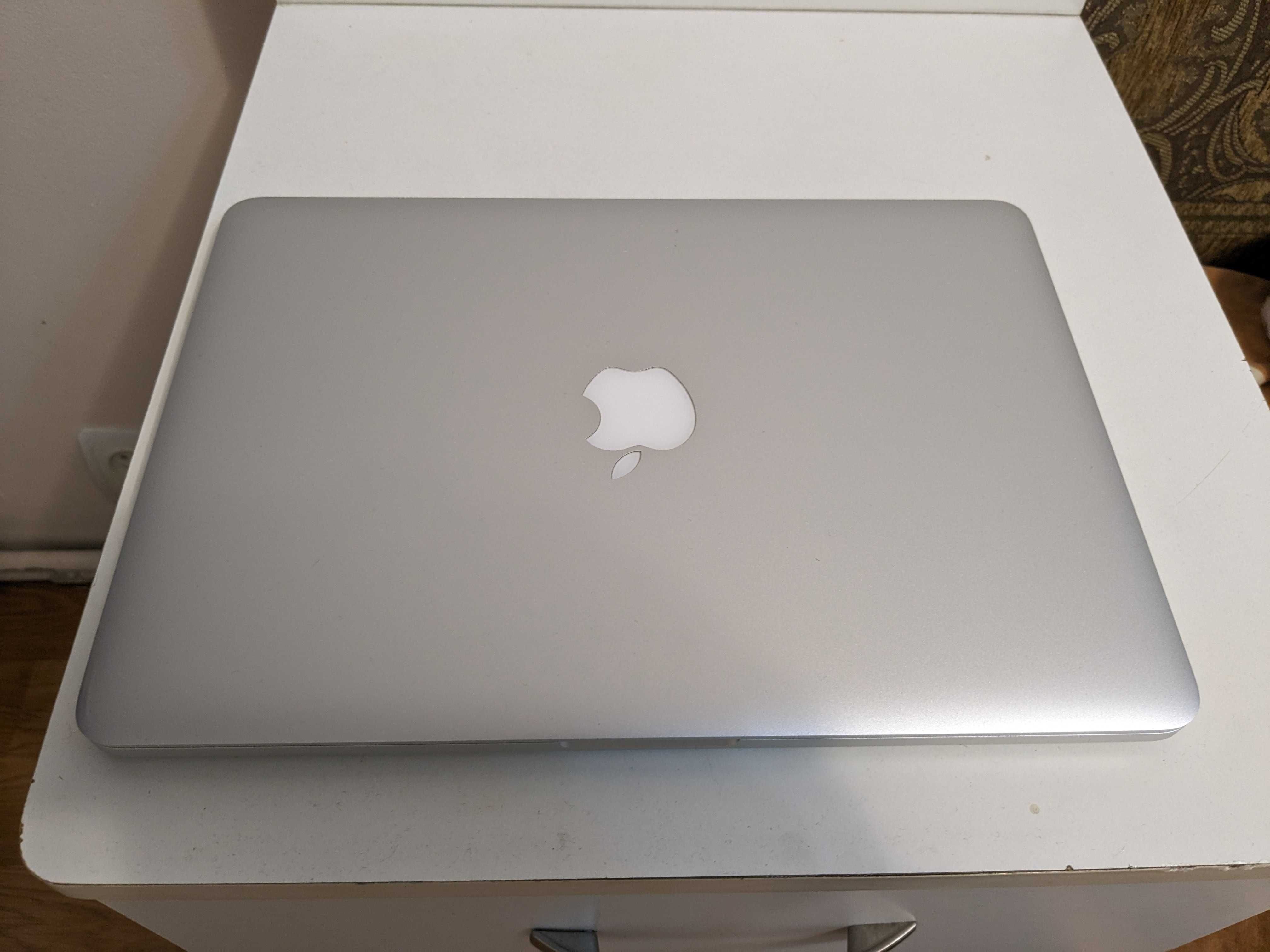 MacBook pro 13 retina 2015 8/256