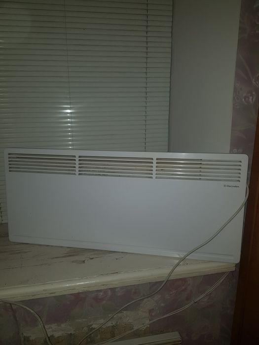 Конвекторный обогреватель Electrolux.