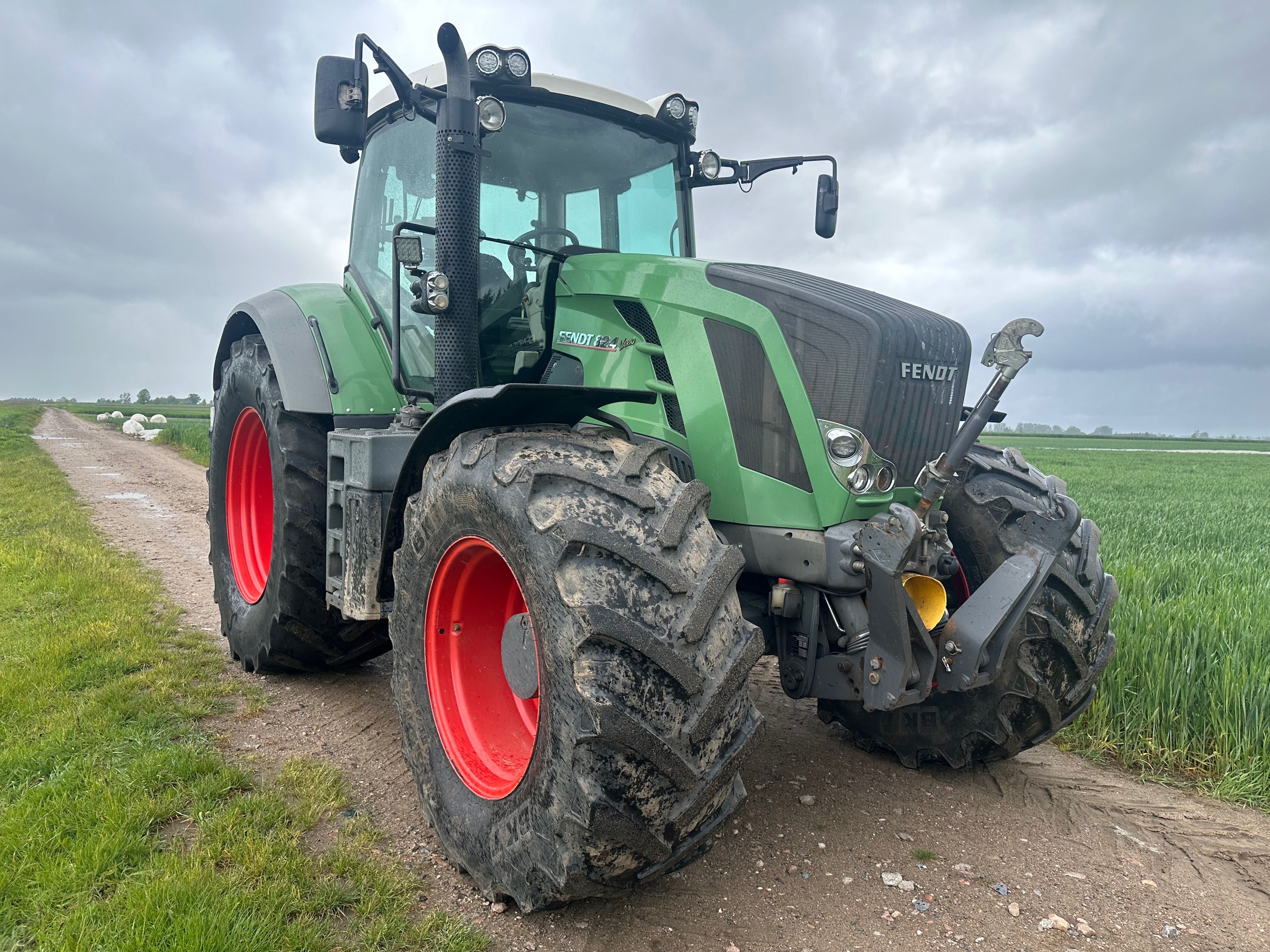 Fendt Vario 824 z Niemiec przedni WOM