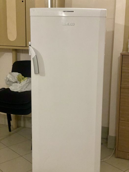 Морозильна камера BEKO 1,5 м